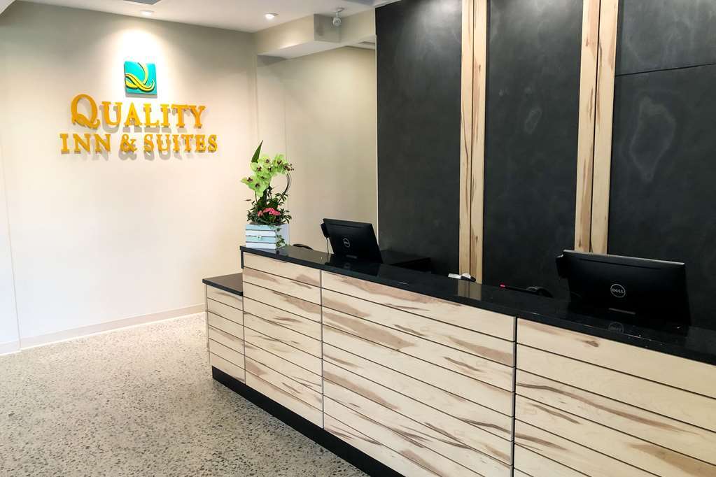 Quality Inn & Suites Мон-Жоли Интерьер фото